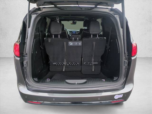 Used 2019 Chrysler Pacifica Limited w/ Advanced Safetytec Group FWD image 6