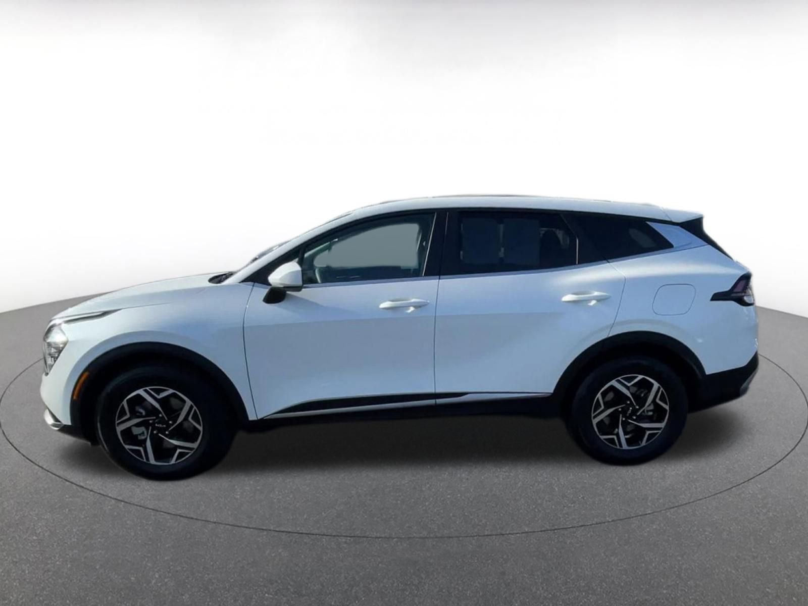 Used 2025 Kia Sportage LX image 9