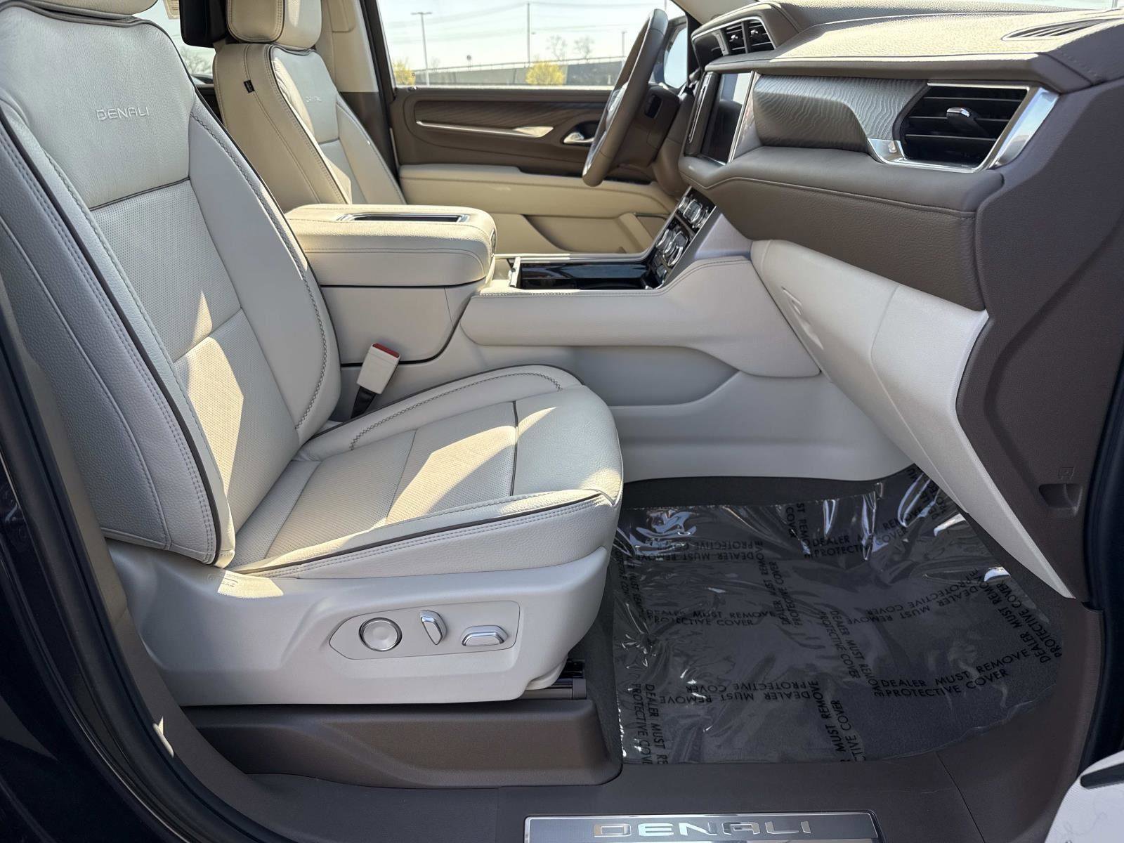 Used 2024 GMC Yukon XL Denali w/ Advanced Technology Package AWD/4WD image 18