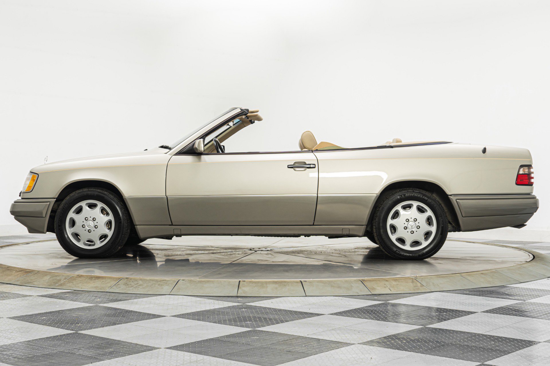 Used 1995 Mercedes-Benz E 320 Convertible image 6