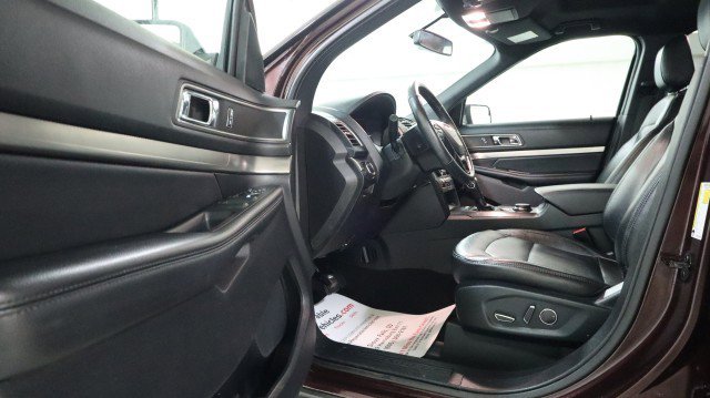 Used 2018 Ford Explorer XLT w/ Equipment Group 202A image 9