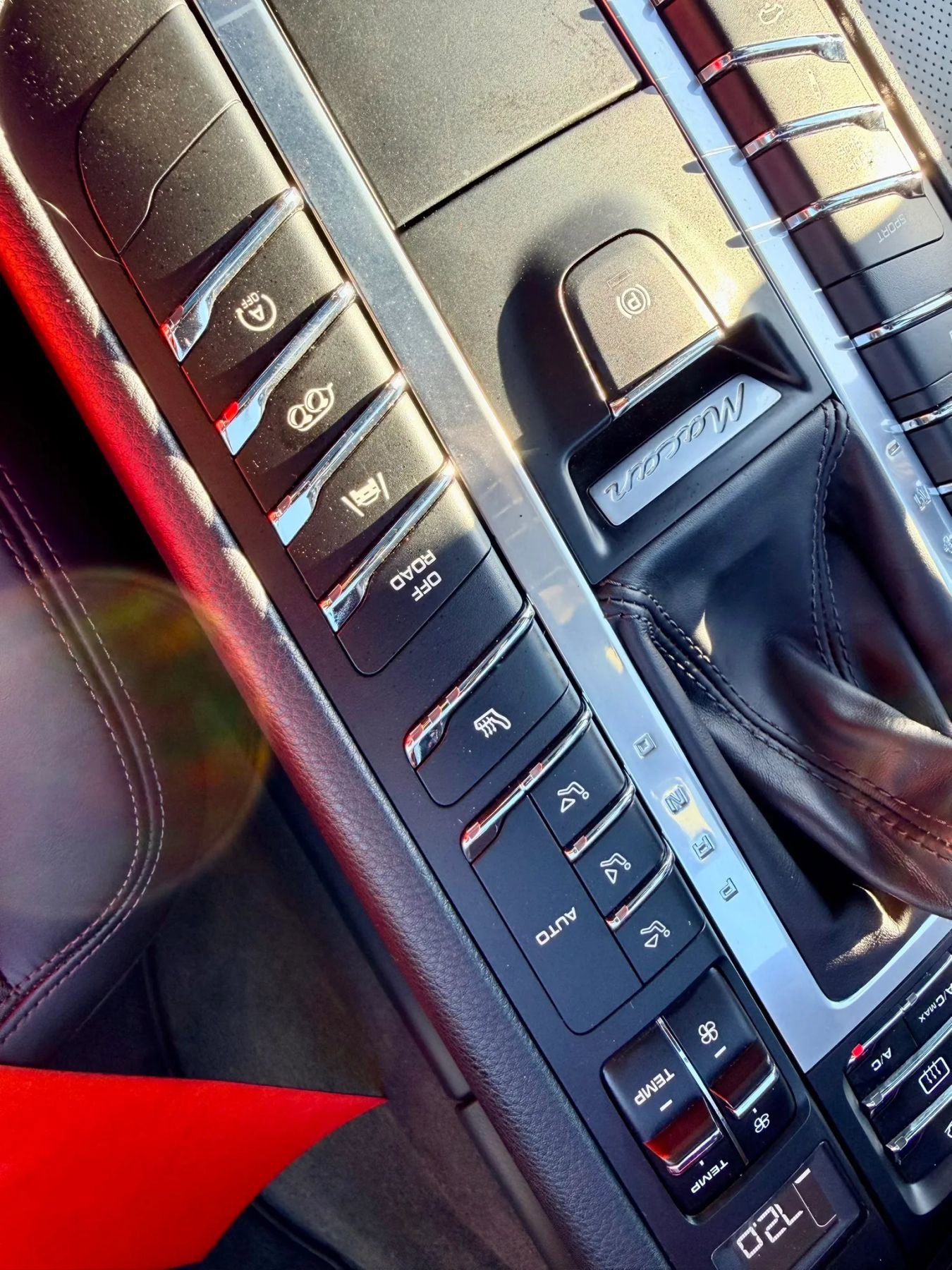 Used 2017 Porsche Macan GTS AWD/4WD image 57