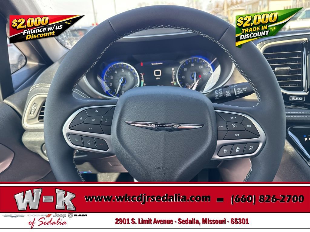 New 2026 Chrysler Pacifica Select AWD/4WD image 26