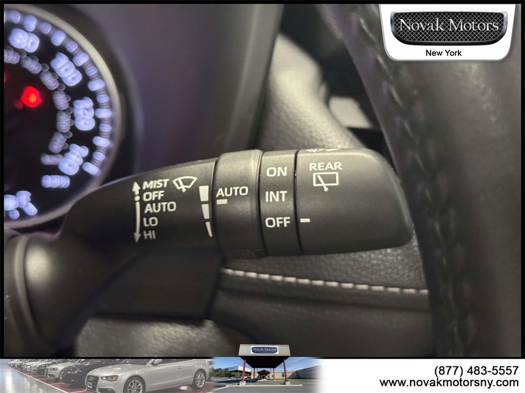 Used 2022 Toyota RAV4 XLE Premium image 21