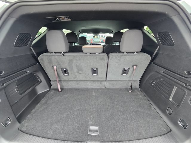 Used 2025 Chevrolet Traverse LT w/ LPO, Floor Liner Package FWD image 12