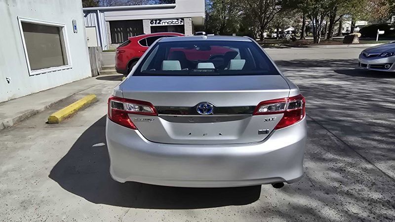 Used 2012 Toyota Camry XLE w/ Leather Pkg FWD image 4
