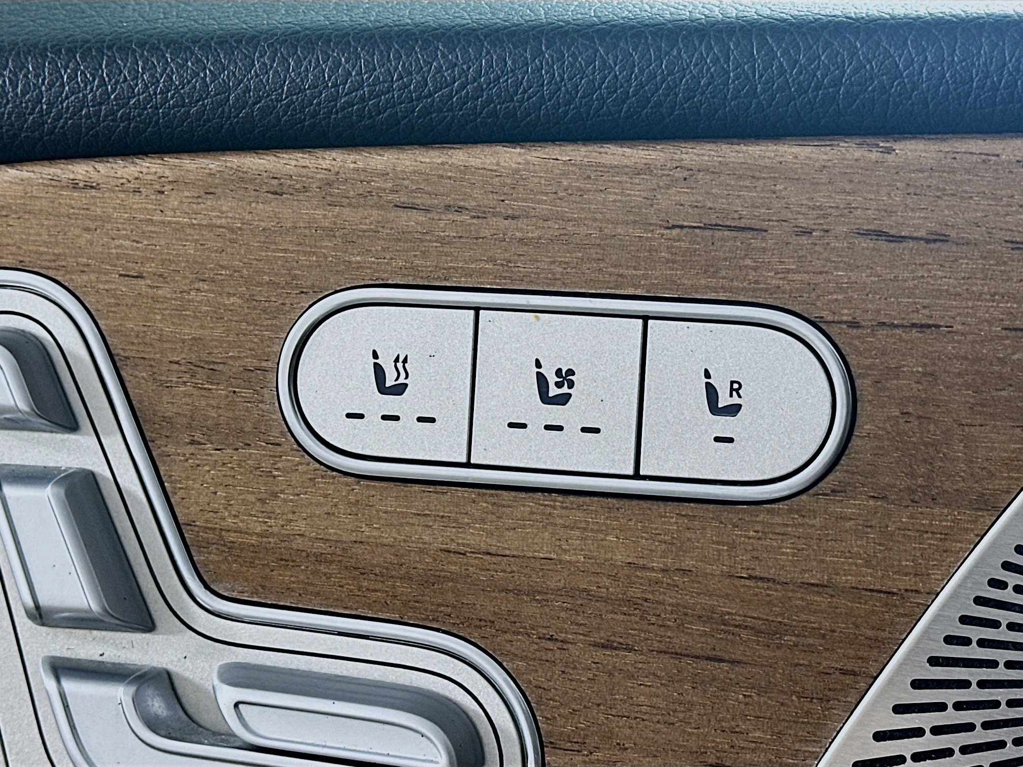 Used 2021 Mercedes-Benz GLS 450 4MATIC image 26