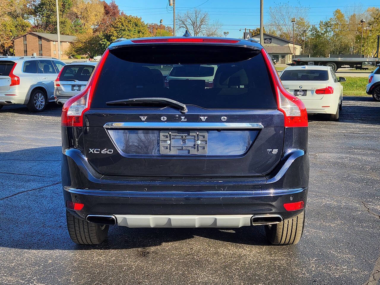 Used 2016 Volvo XC60 T5 Premier w/ Proximity Package image 3