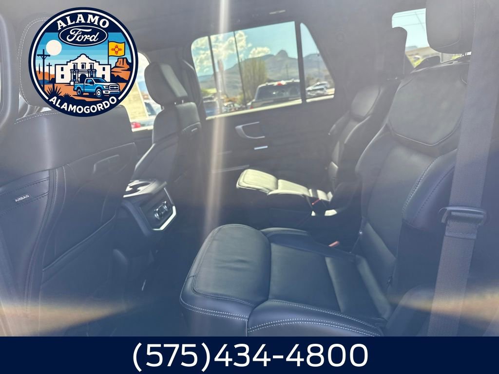 New 2025 Ford Expedition Platinum w/ Stealth Performance Package AWD/4WD image 11