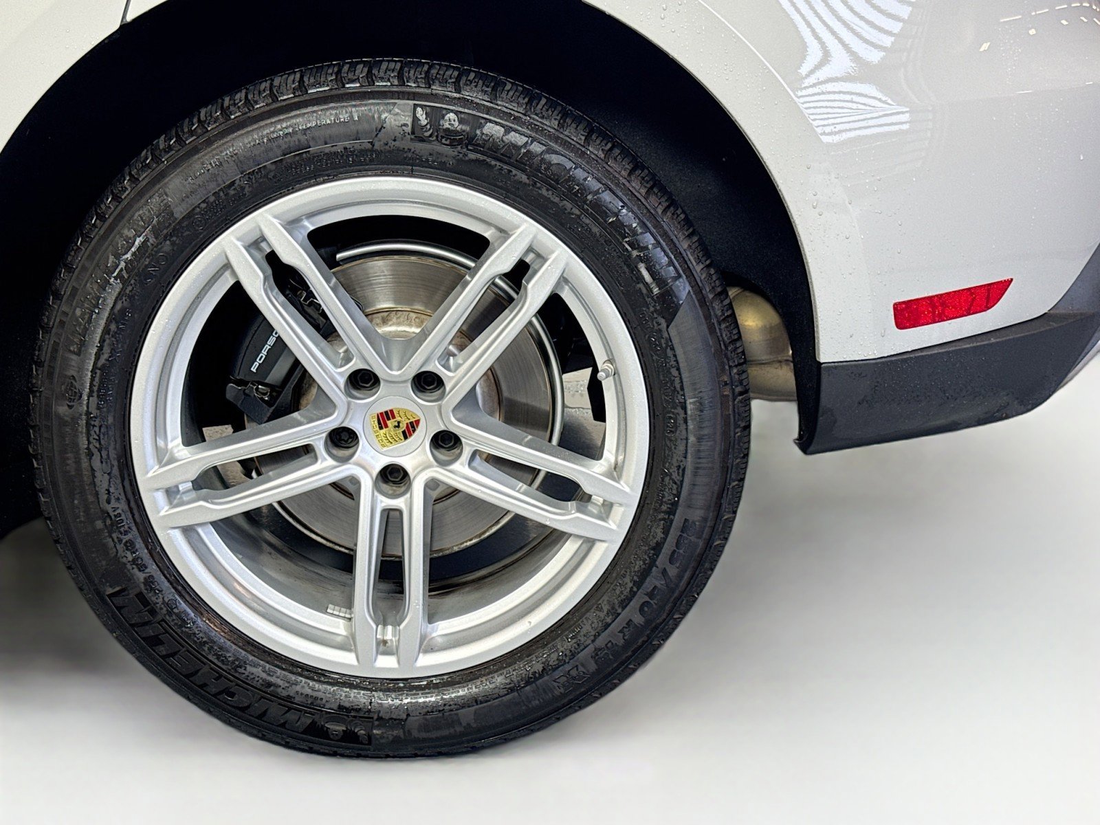 Certified 2025 Porsche Macan AWD/4WD image 25
