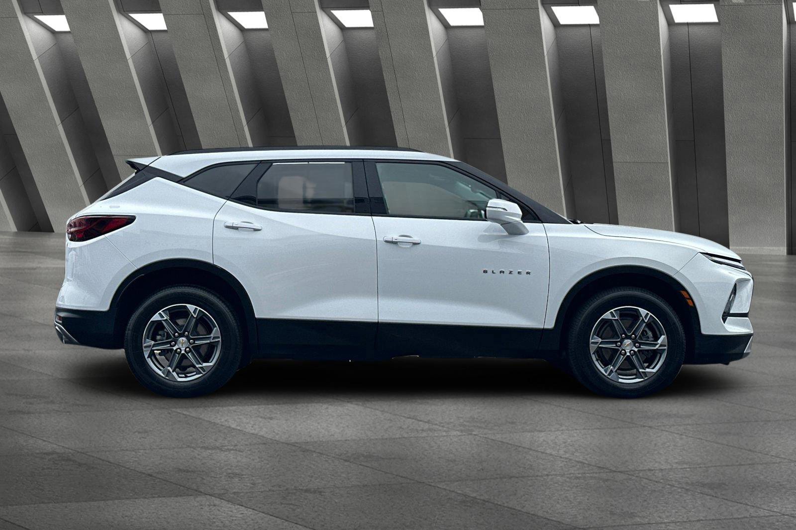 Used 2024 Chevrolet Blazer LT image 3