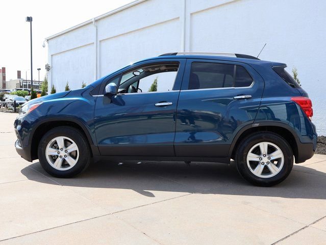 Certified 2020 Chevrolet Trax LT w/ Sun & Sound Package FWD image 3