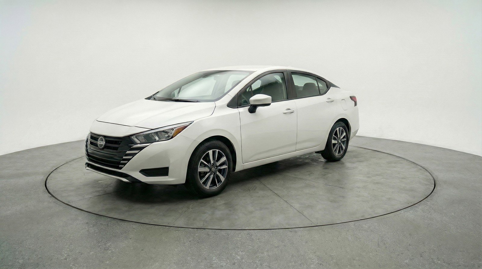 Used 2025 Nissan Versa SV image 3