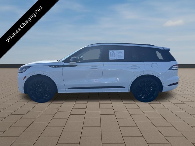 Used 2025 Lincoln Aviator Reserve w/ Jet Appearance Package AWD/4WD image 3