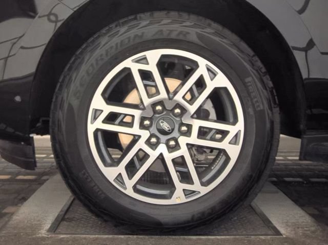 Used 2025 Ford Expedition Active AWD/4WD image 4