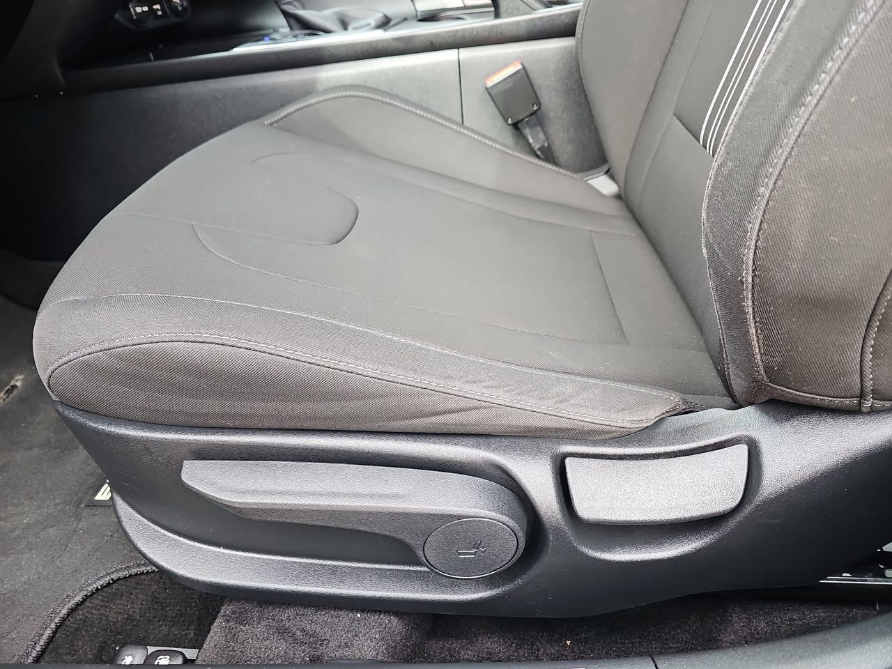 Used 2023 Hyundai Elantra SEL image 32