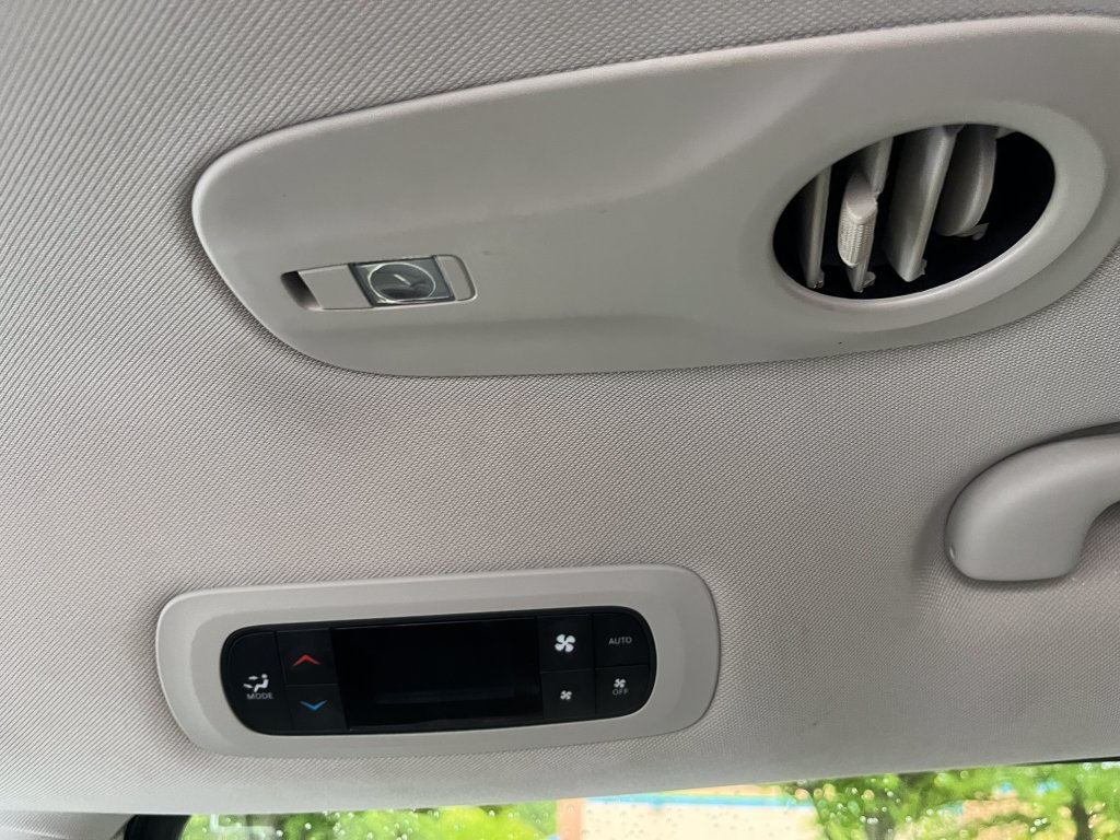 Used 2024 Chrysler Pacifica Touring-L FWD image 24