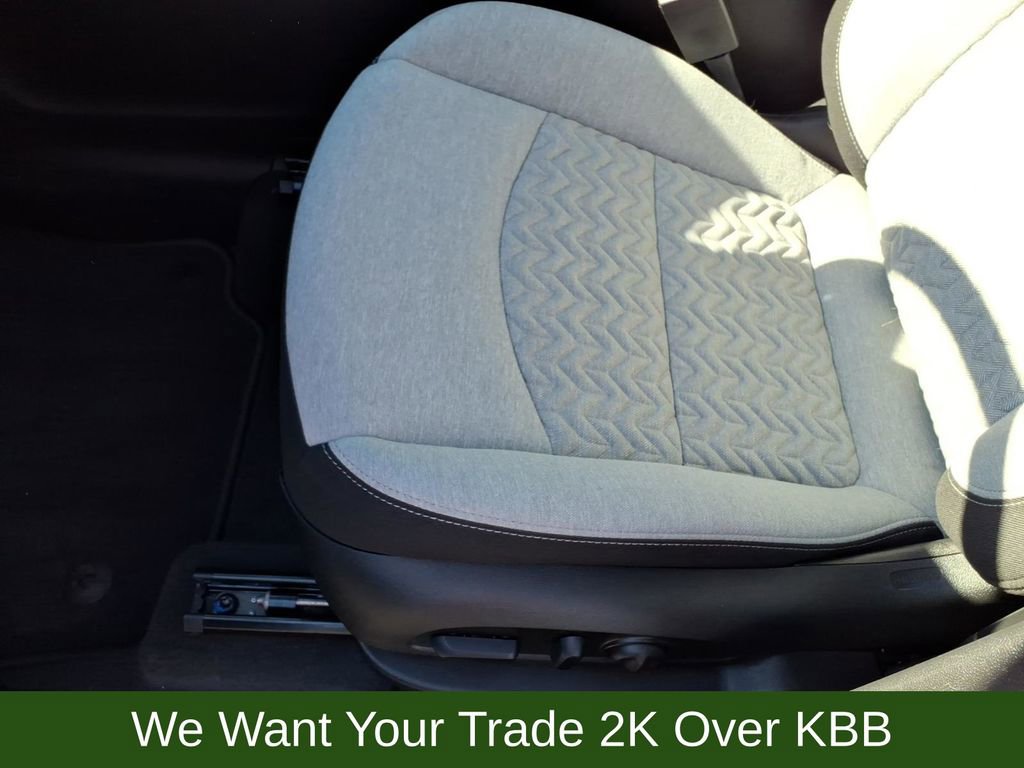 Used 2023 Chevrolet Equinox LT w/ Driver Convenience Package image 11