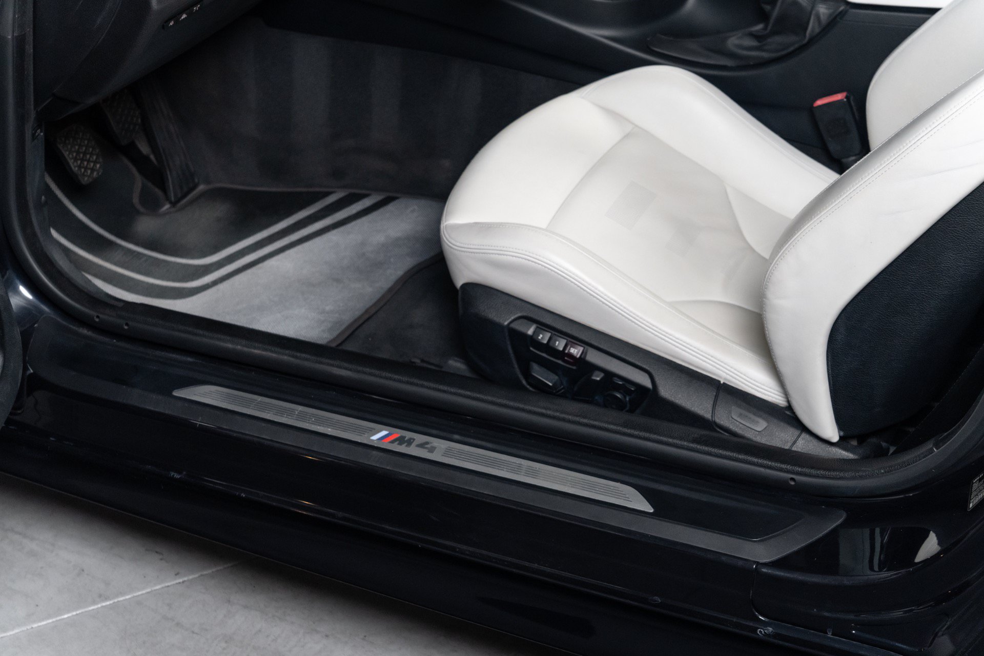 Used 2015 BMW M4 Coupe RWD image 19