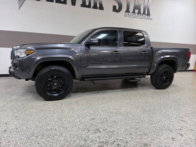 Used 2022 Toyota Tacoma SR5 w/ Technology Package image 4