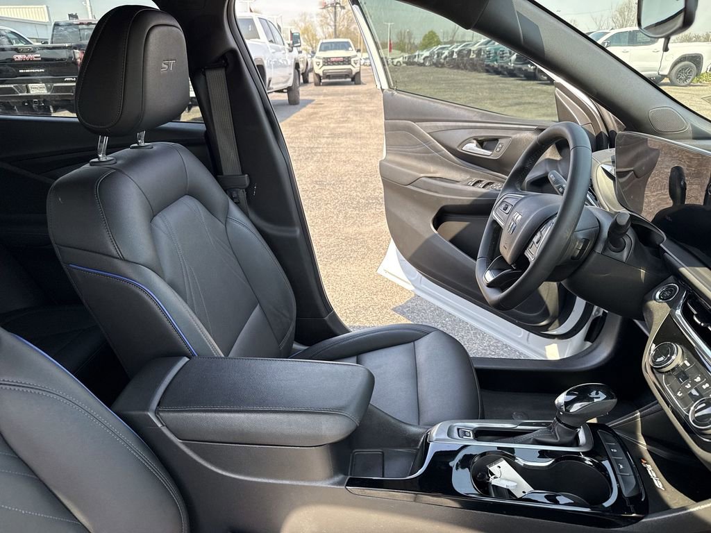 Certified 2025 Buick Envista Sport Touring w/ Convenience II Package image 13