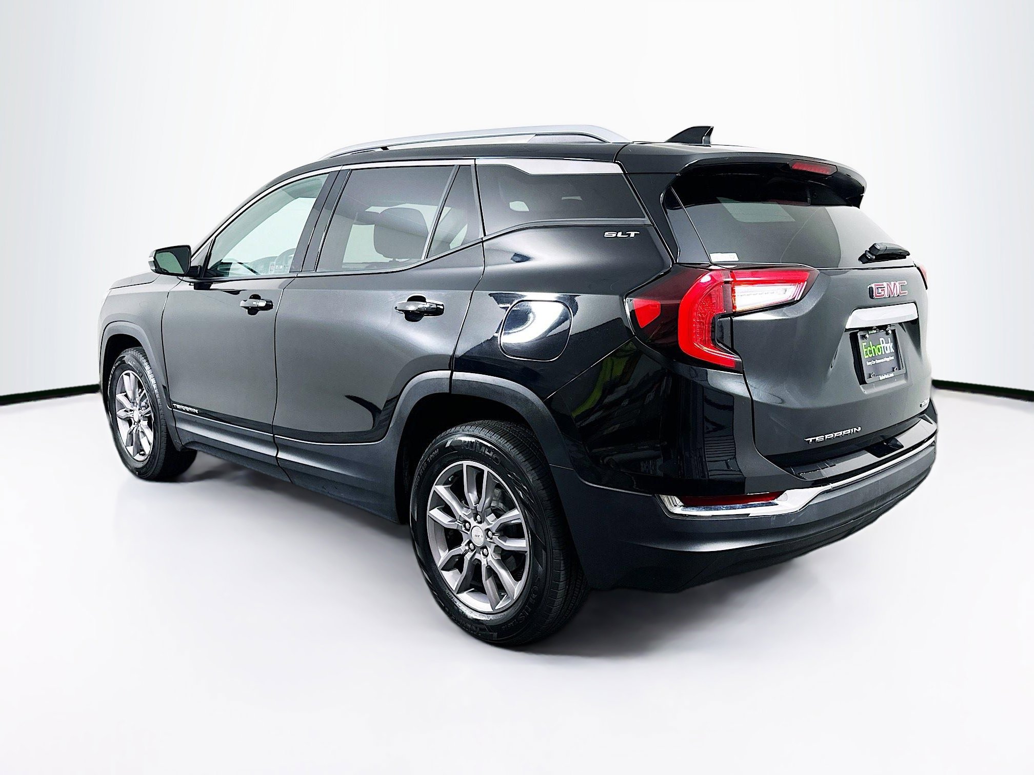 Used 2024 GMC Terrain SLT image 5