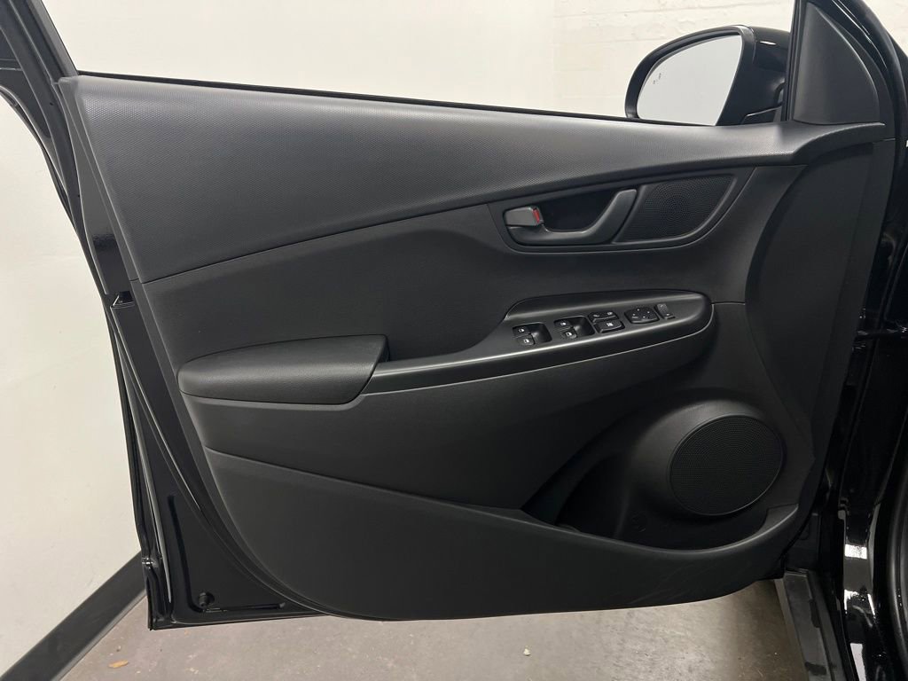 Used 2023 Hyundai Kona SE image 11
