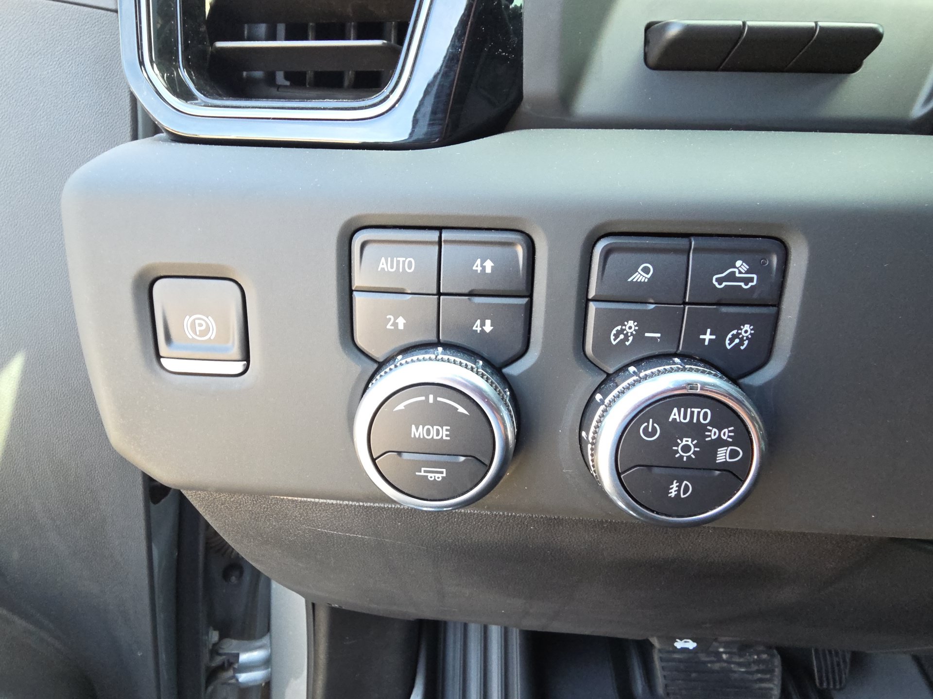 Used 2024 GMC Sierra 1500 AT4 w/ Technology Package AWD/4WD image 22