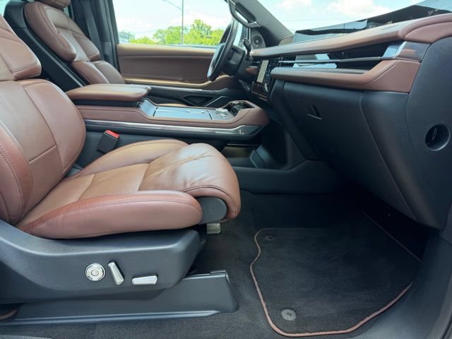 Used 2025 Lincoln Navigator Reserve AWD/4WD image 18