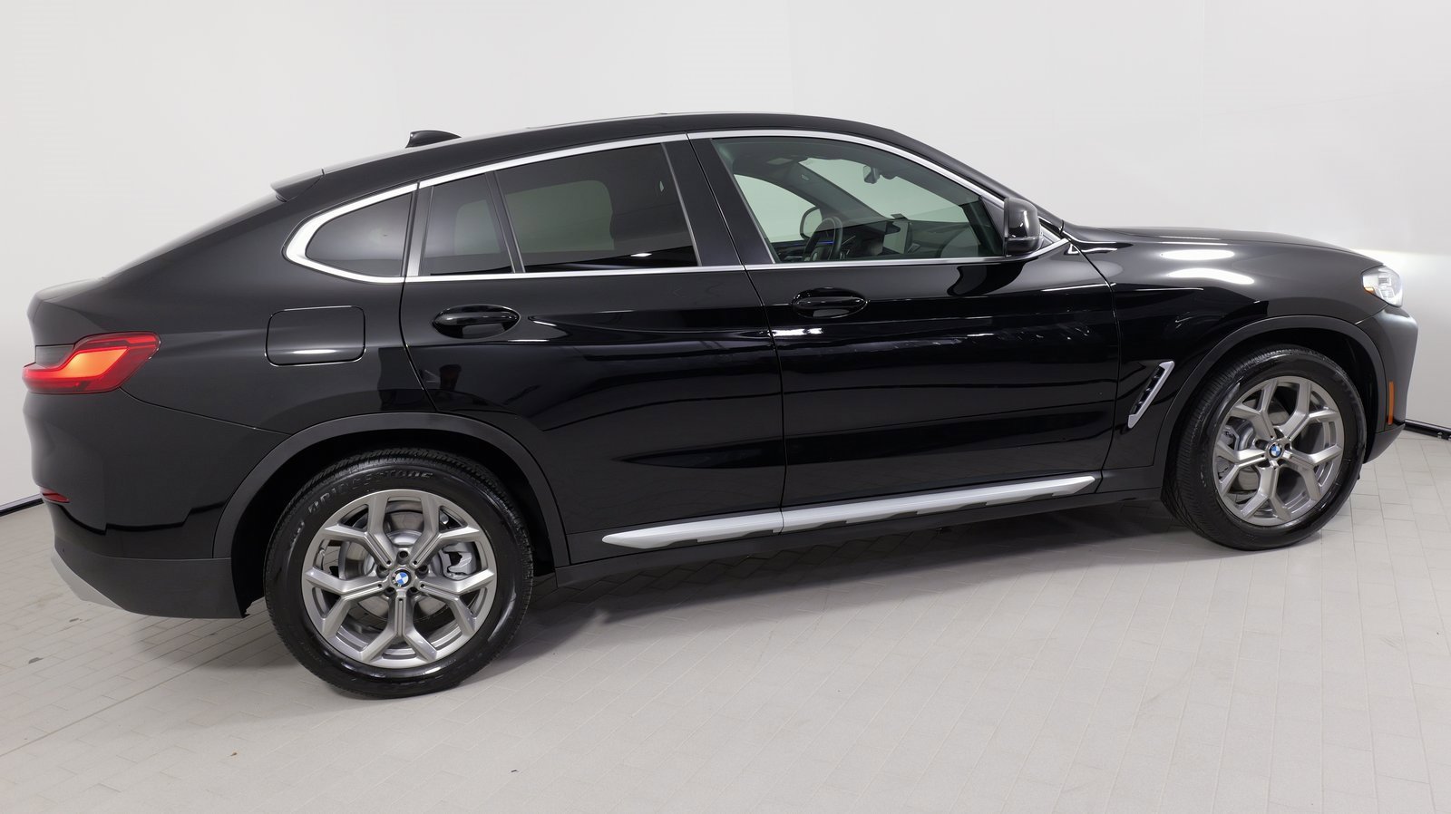 Used 2022 BMW X4 xDrive30i w/ Convenience Package image 16