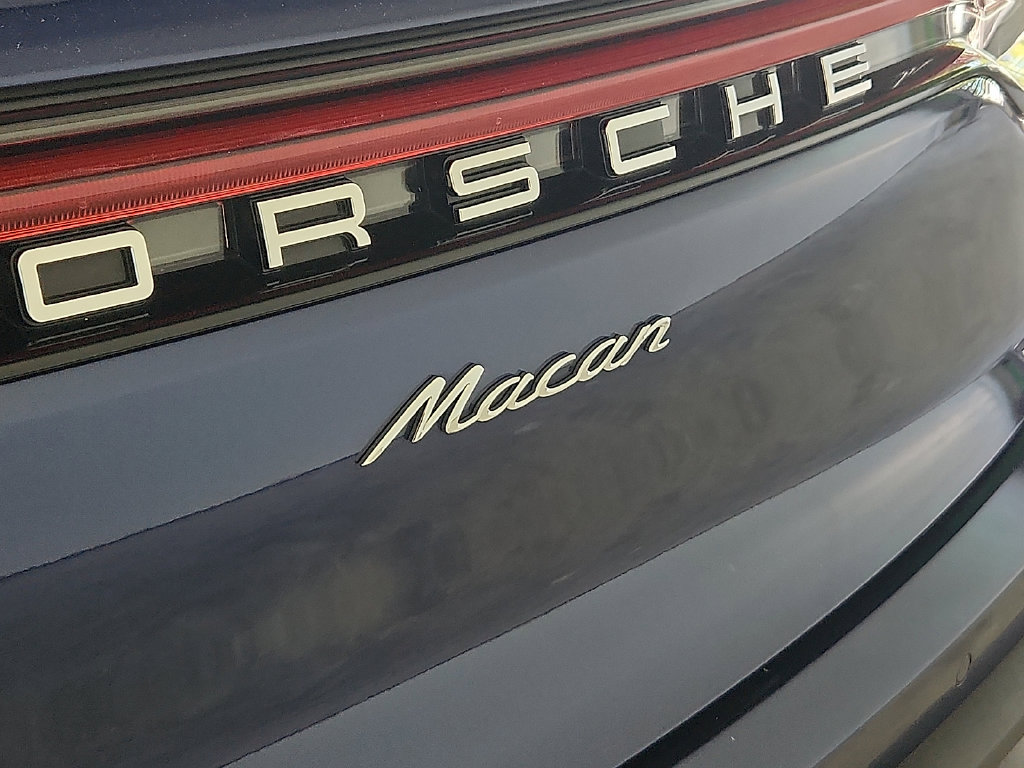 Used 2026 Porsche Macan AWD/4WD image 33