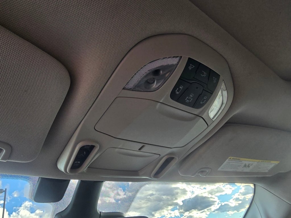 Used 2022 Chrysler Pacifica Limited image 24