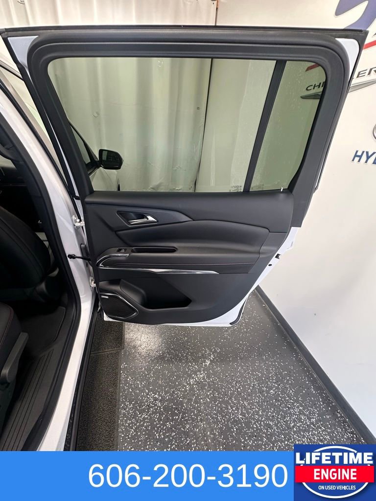 Used 2024 Chevrolet Traverse RS image 25