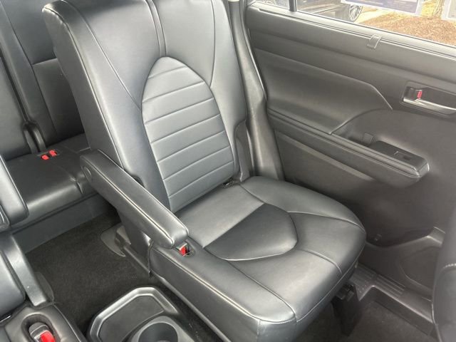 Used 2024 Toyota Highlander XLE image 28