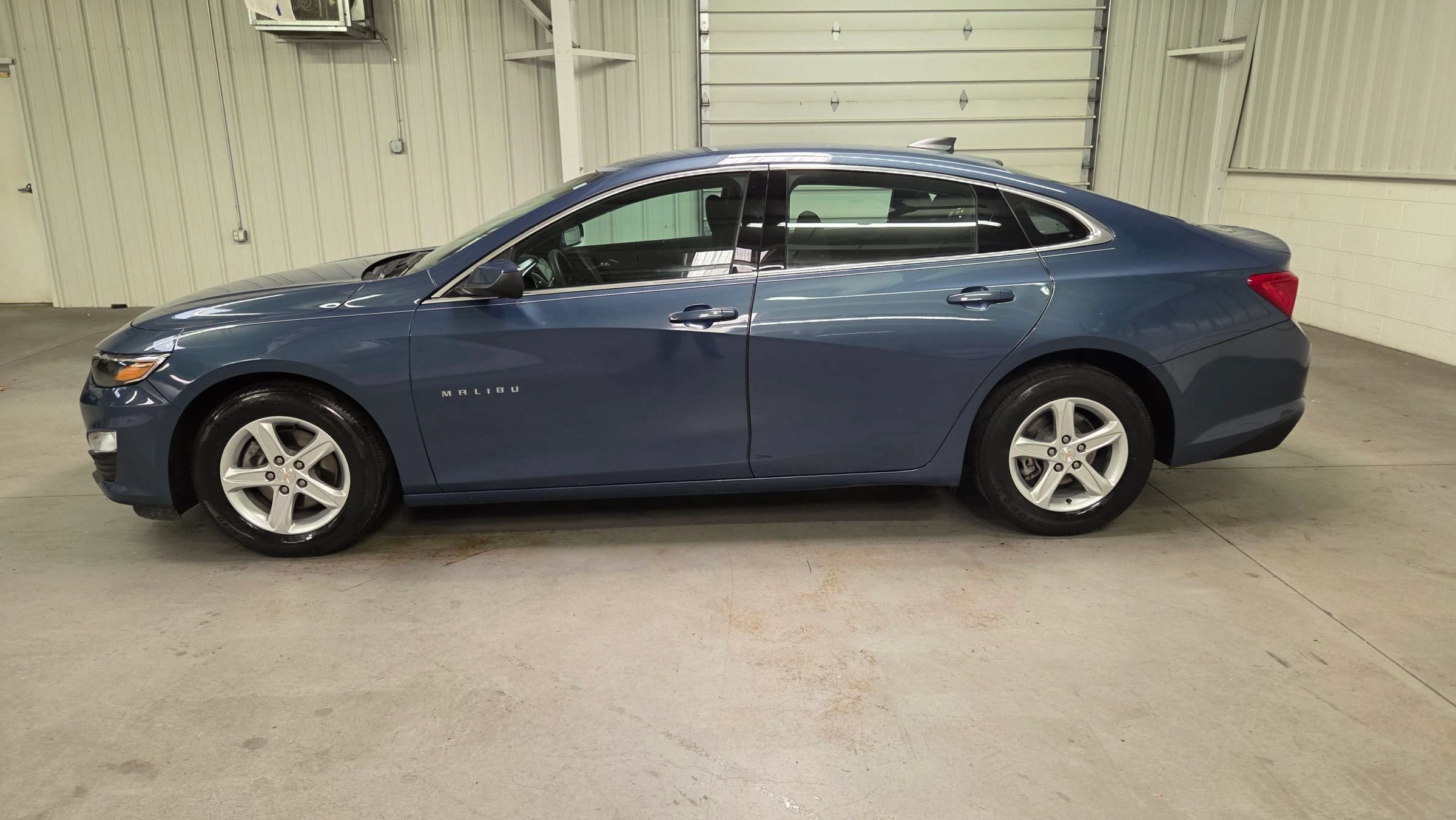 Used 2024 Chevrolet Malibu LS FWD image 3