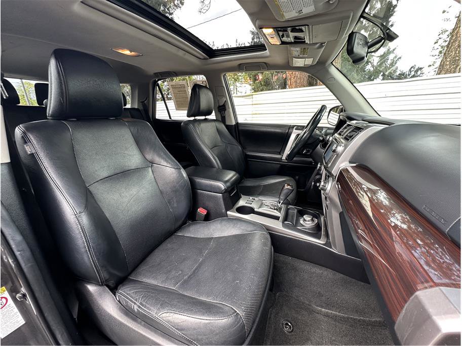 Used 2015 Toyota 4Runner Limited AWD/4WD image 4