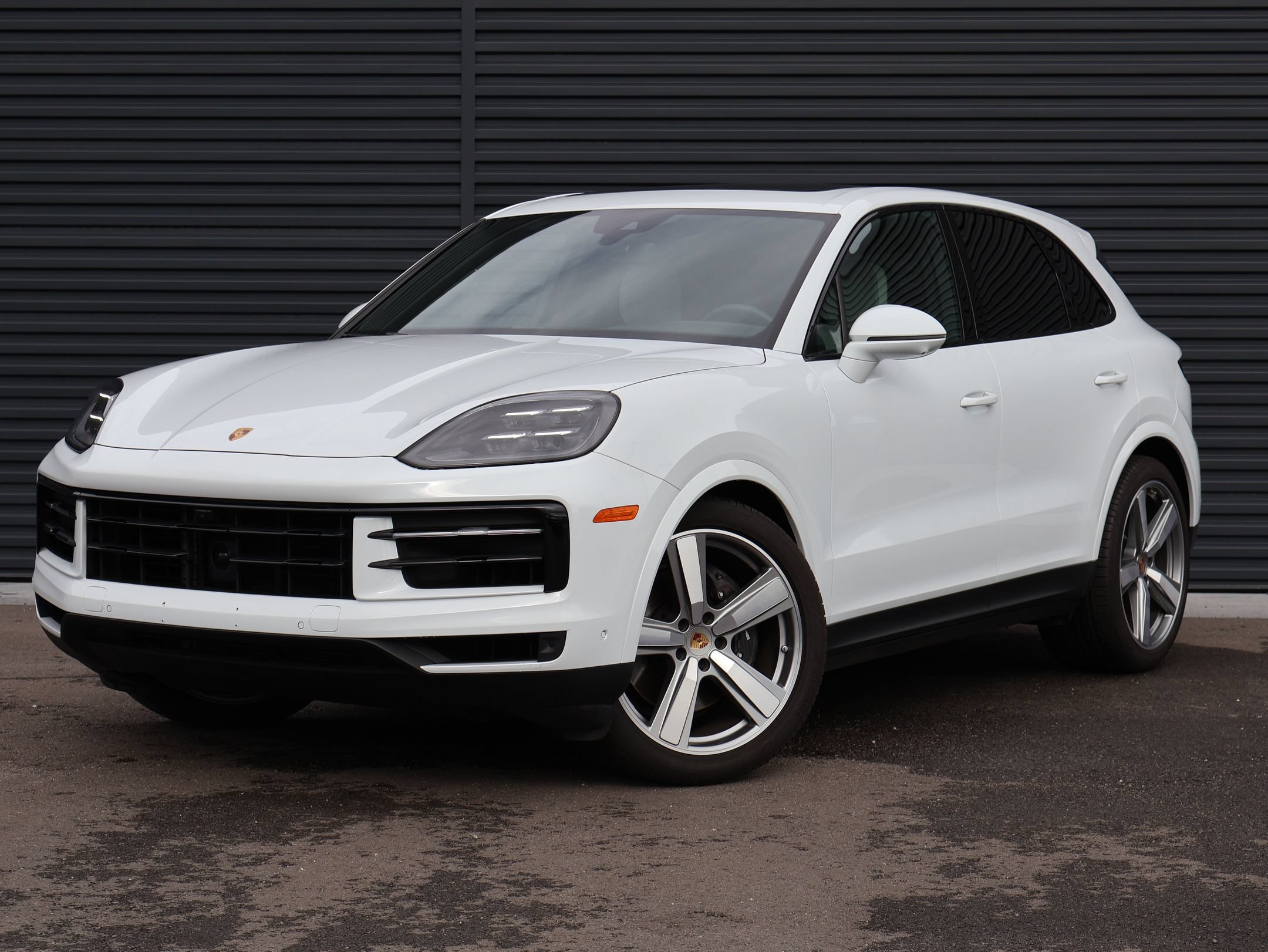Certified 2025 Porsche Cayenne AWD/4WD image 1