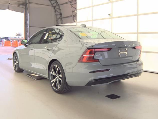 Used 2025 Volvo S60 B5 Core image 5