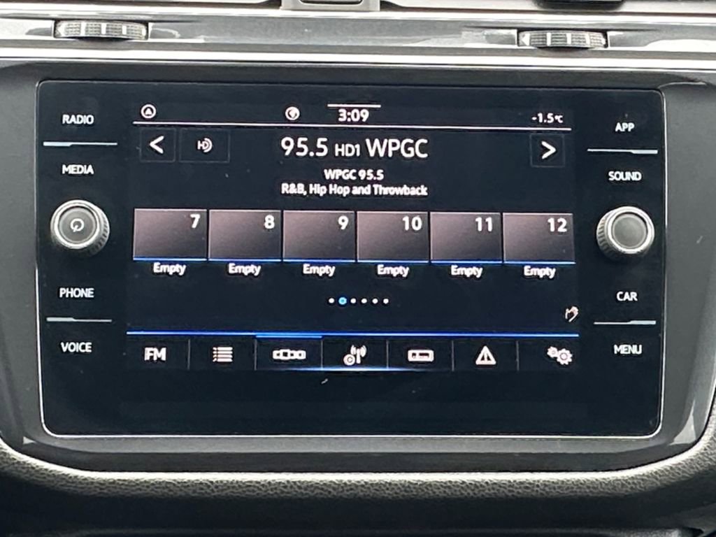 Used 2024 Volkswagen Tiguan SE image 14