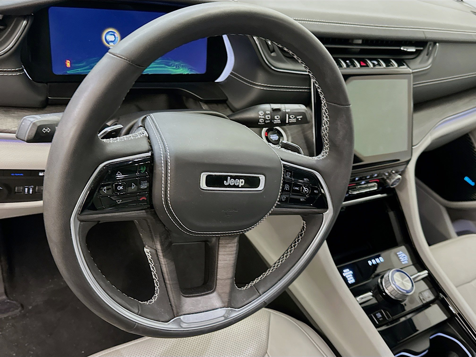 Used 2022 Jeep Grand Cherokee Overland AWD/4WD image 18