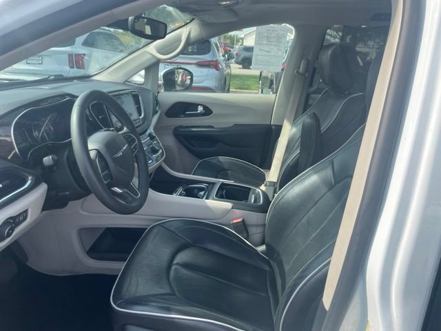 Used 2023 Chrysler Pacifica Limited FWD image 9