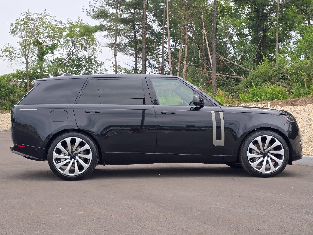 New 2026 Land Rover Range Rover Long Wheelbase SE AWD/4WD image 7