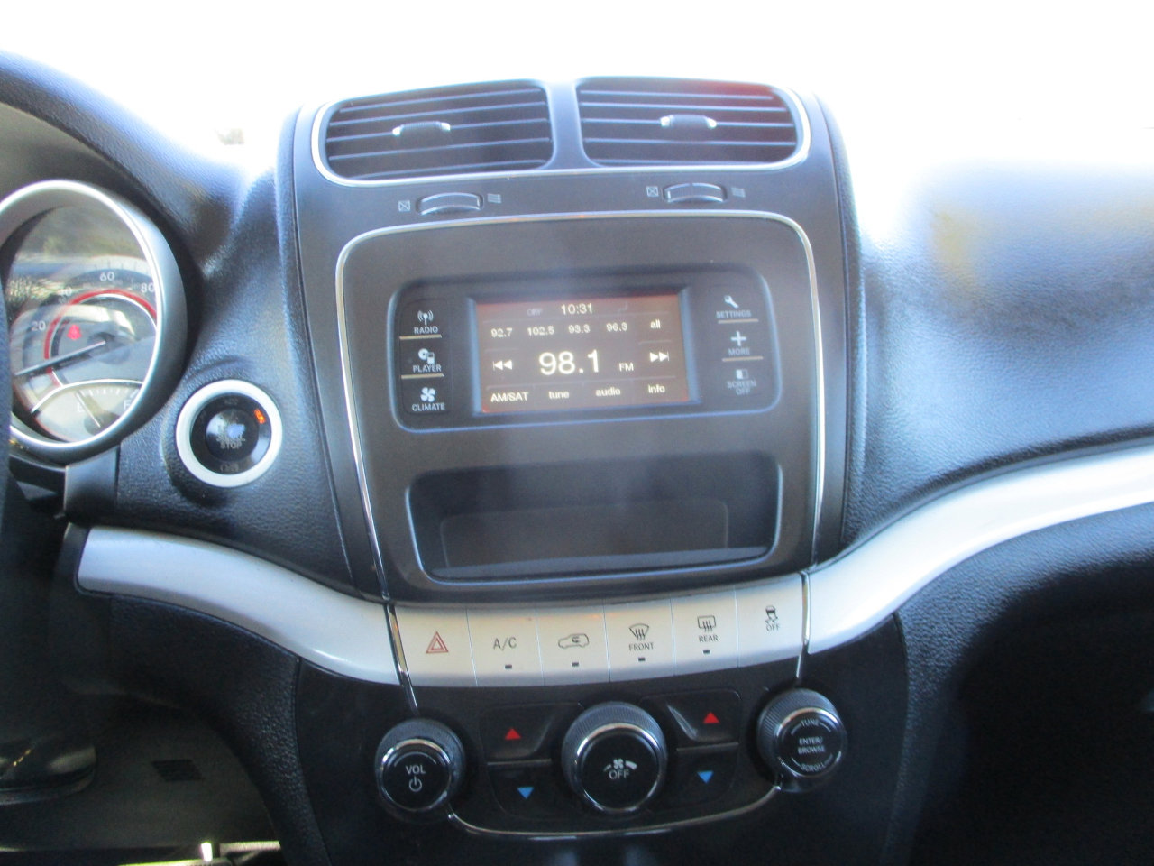 Used 2017 Dodge Journey SXT w/ Comfort/Convenience Group image 16