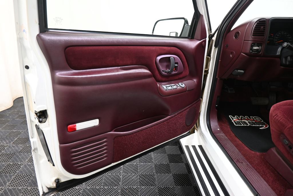 Used 1995 Chevrolet Tahoe 4WD image 20