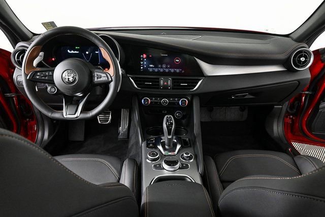 New 2025 Alfa Romeo Giulia w/ Driving Assist Package RWD image 21