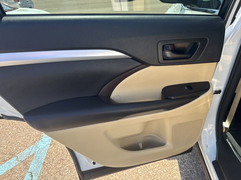 Used 2017 Toyota Highlander Plus AWD/4WD image 31