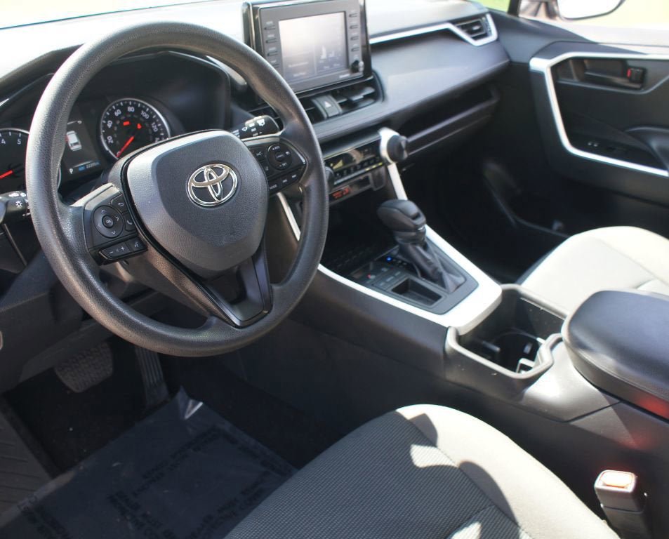 Used 2022 Toyota RAV4 LE FWD image 12