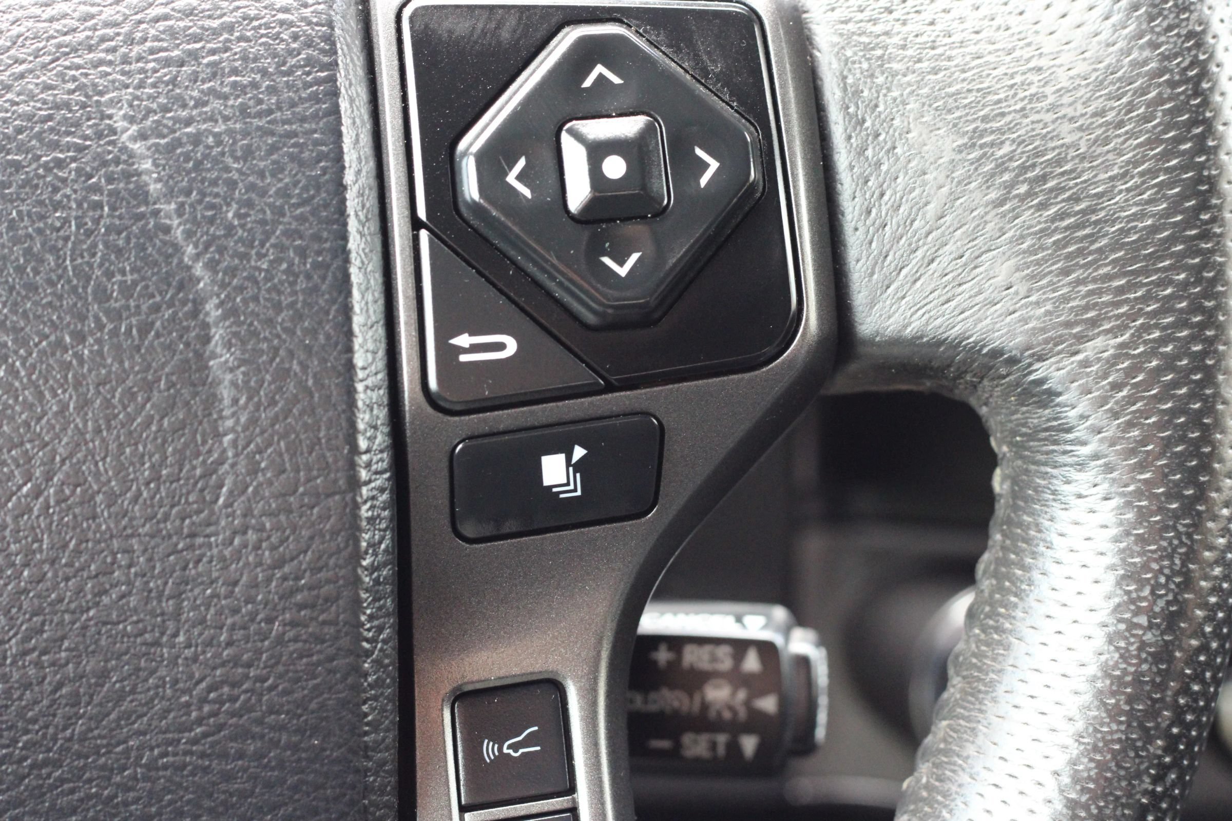 Used 2023 Toyota Tacoma TRD Off-Road w/ Technology Package AWD/4WD image 17