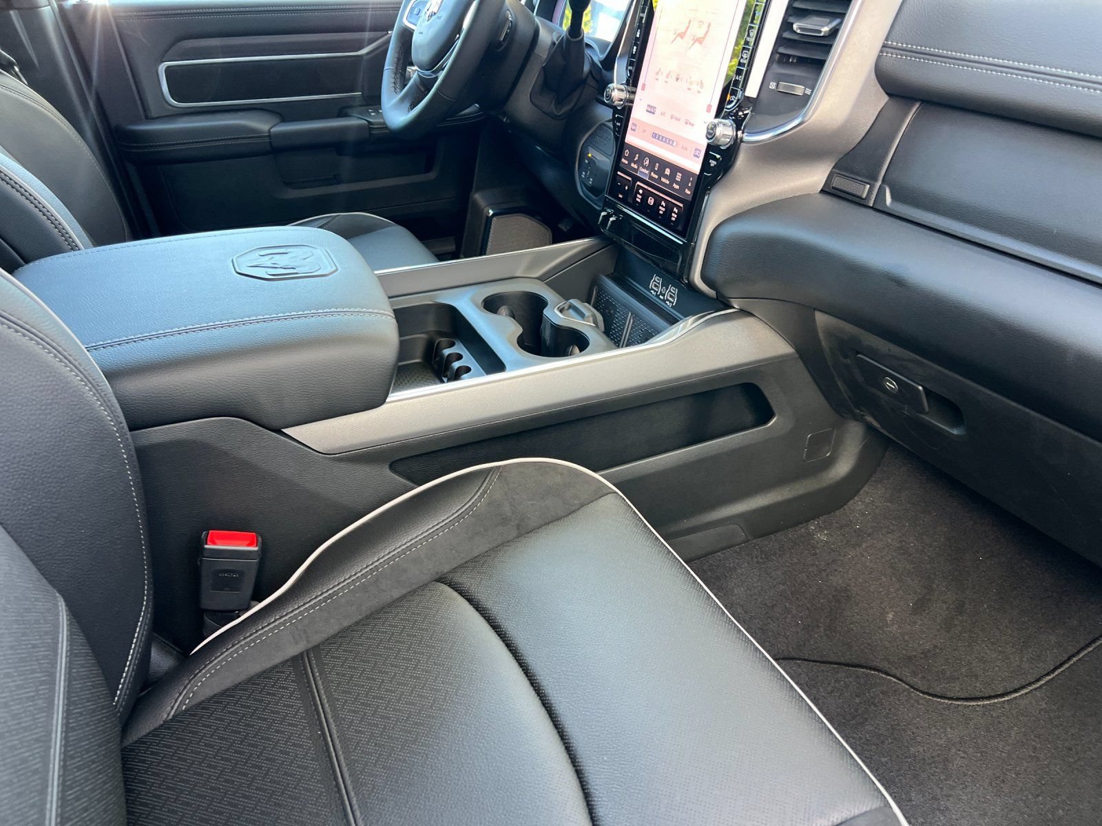 New 2026 RAM 2500 Laramie AWD/4WD image 15