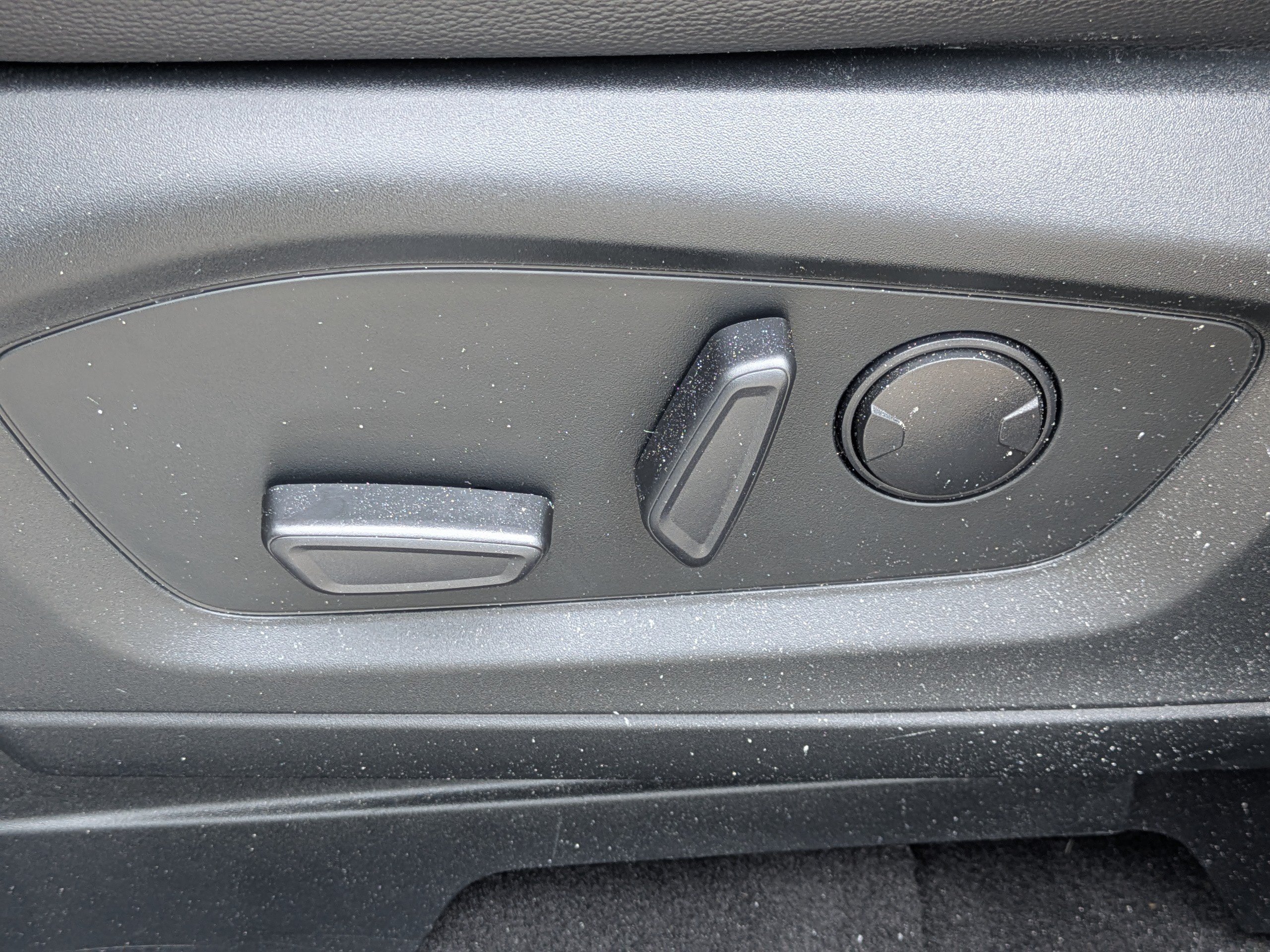 Used 2022 Ford Explorer Limited w/ Limited Technology Package RWD image 19